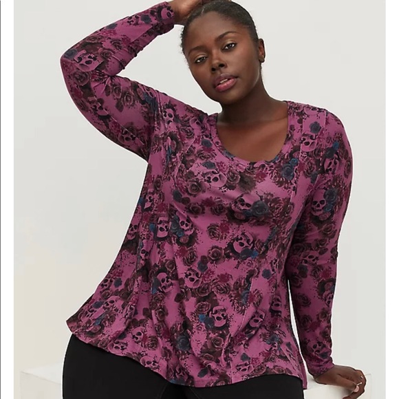 TORRID WOMEN’S FIT & FLARE TEE - SUPER SOFT SKULL ROSES BLACK SIZE 4X NWT - Picture 4 of 5